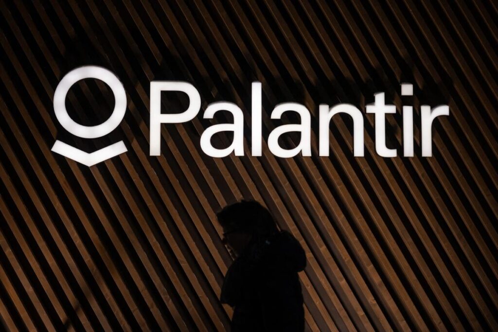 Palantir is now my top artificial intelligence (AI) stock to buy.  Here's why.