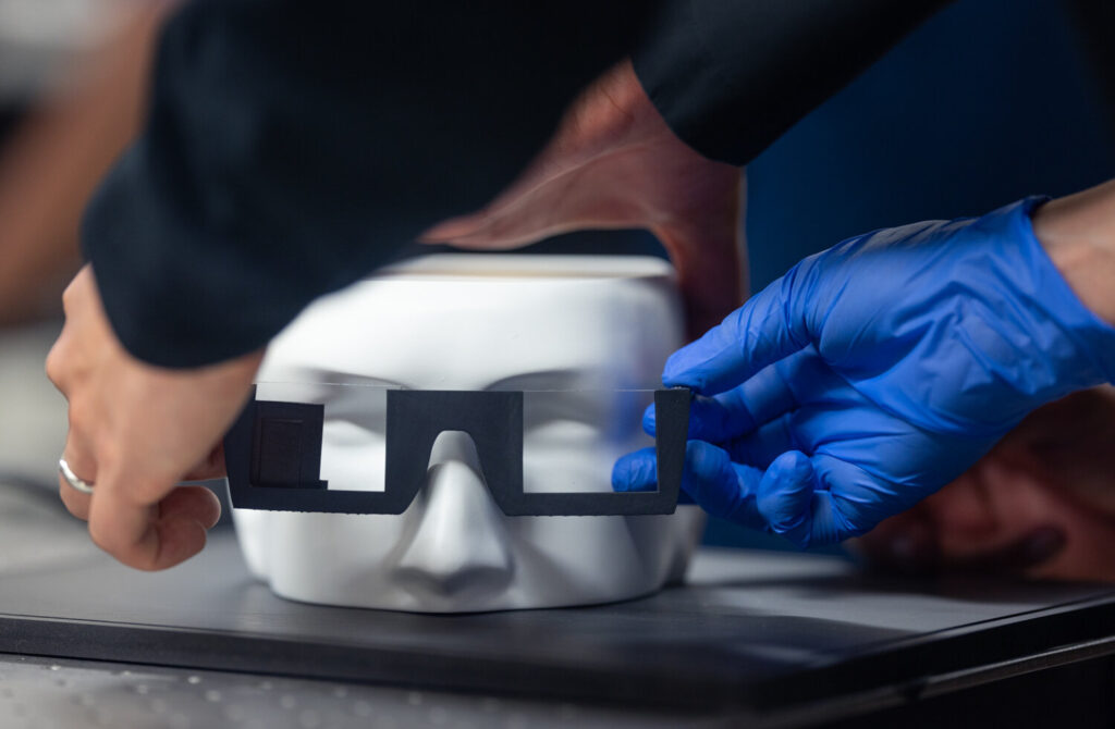 AI and holography bring 3D augmented reality to regular glasses.