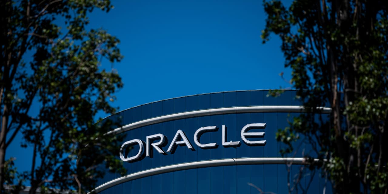 Oracle stock is down on AI News.  Investors may want to reconsider.