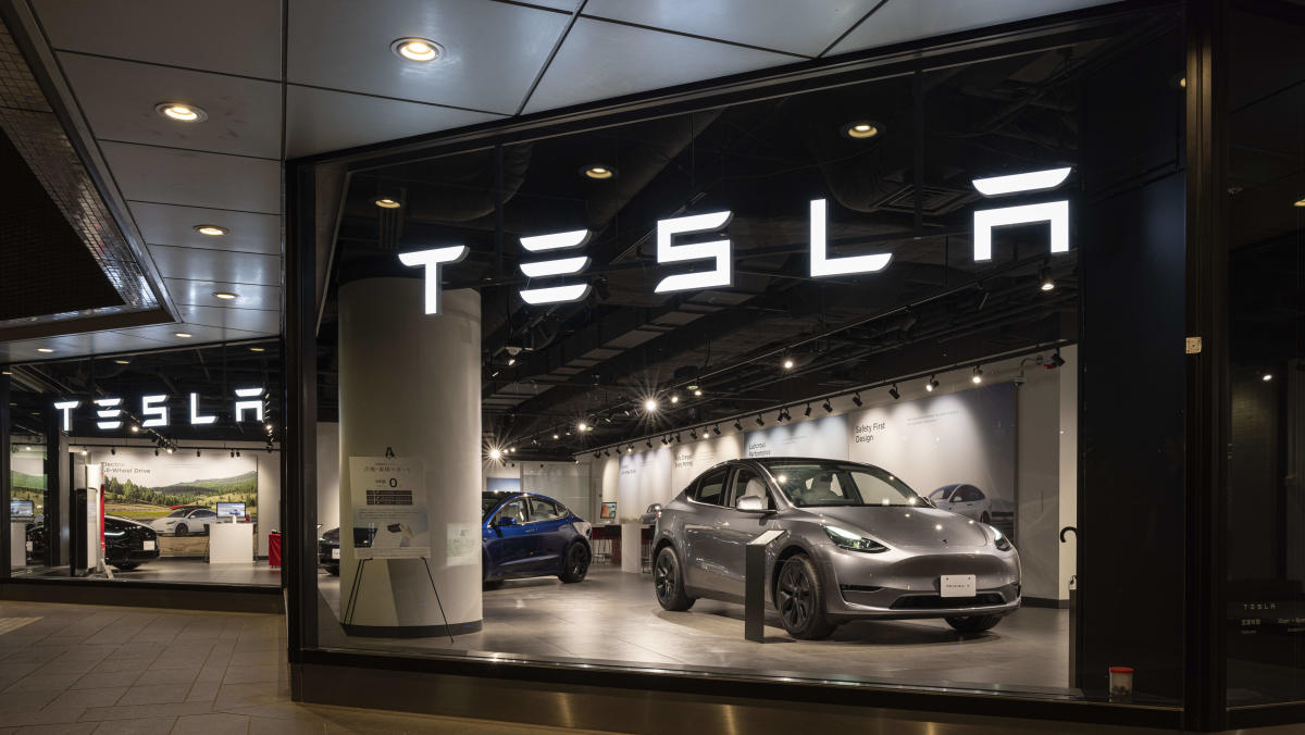 Tesla stock slips on UBS declines, rally on AI 'overwhelming'